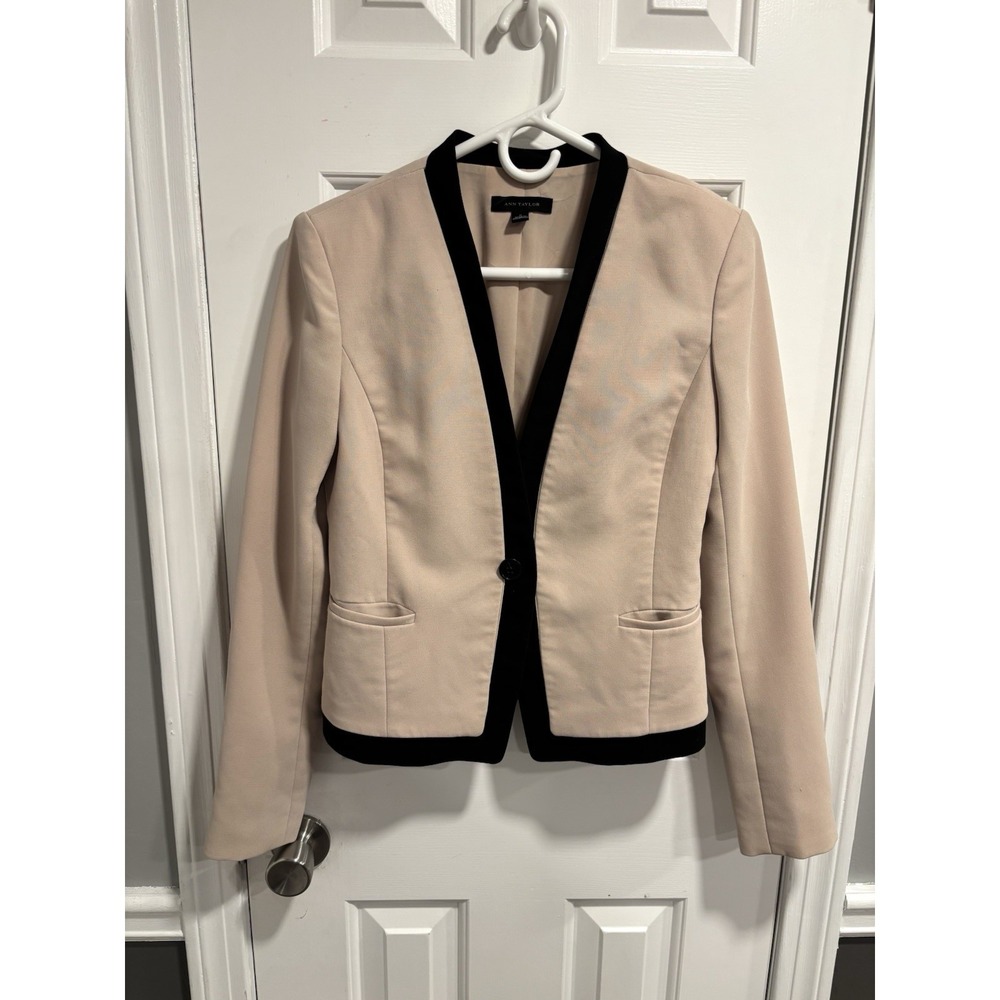 Ann Taylor‎ Collarless Beige One Button Blazer Jacket With Pockets Sz 2